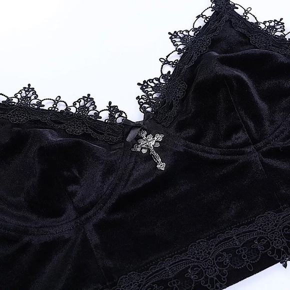 Black velvet cross lace trim crop top - Picture 8 of 16